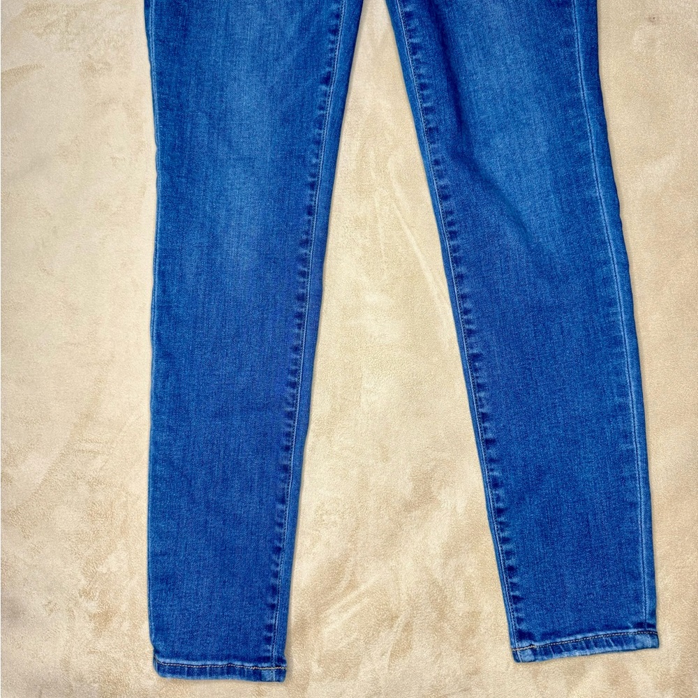 American Eagle - Picture 4 of 7